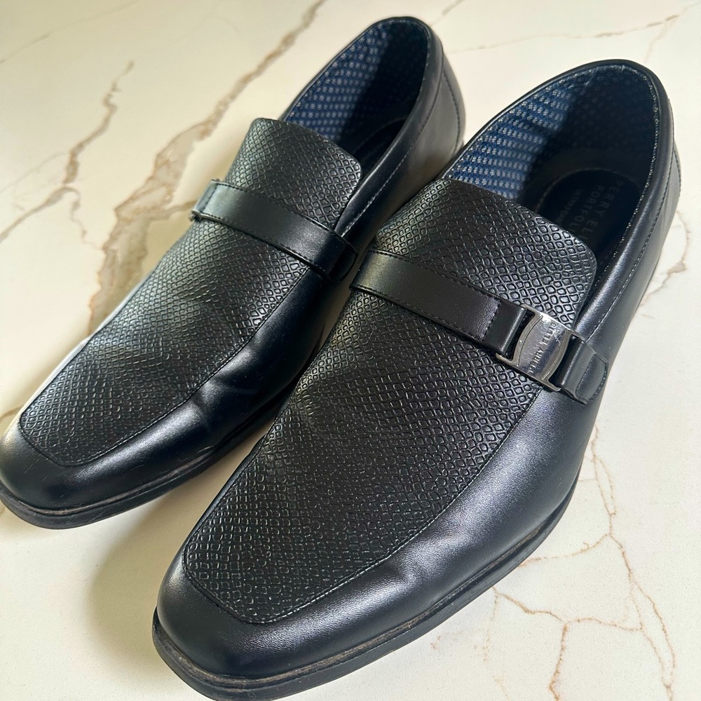 Perry Ellis Black Slip-On Loafers with Modern Silhouette
